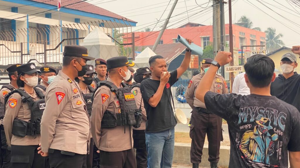 Aliansi Masyarakat Kalteng Resah Gelar Aksi di Kantor Pertamina, Soroti Kelangkaan BBM dan Antrean Panjang di SPBU